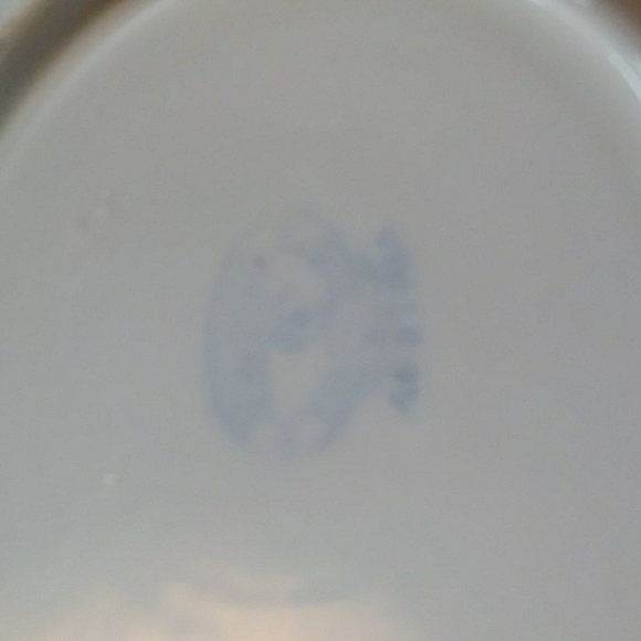 Beautiful Vintage Teacup and Saucer - Picture 4 of 4